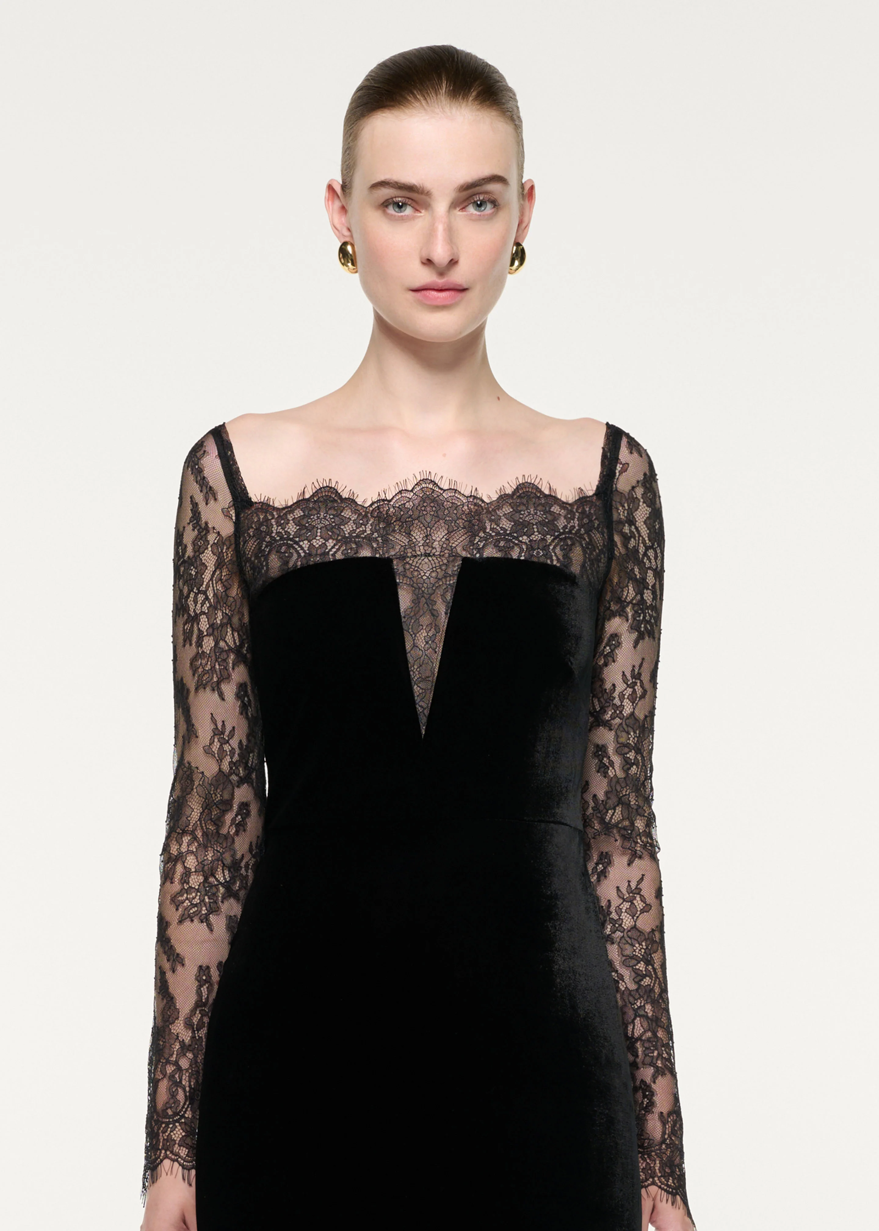 Scalloped Lace And Velvet Gown - Image 4